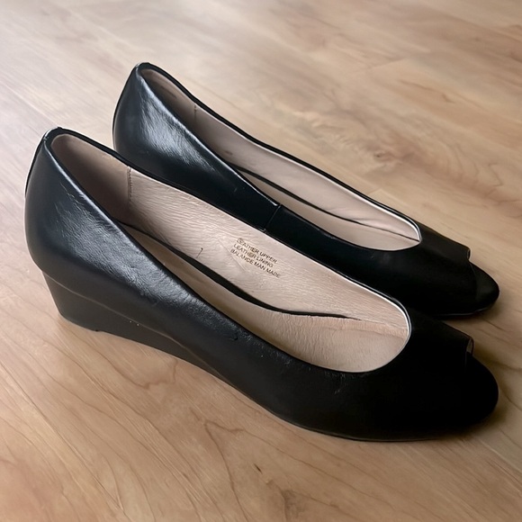 le chateau Moda Reflex Black Leather Peep Toe Wedge - Picture 3 of 7